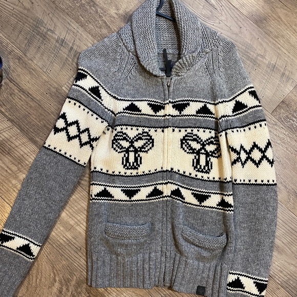 aritzia wool sweater - Picture 1 of 3